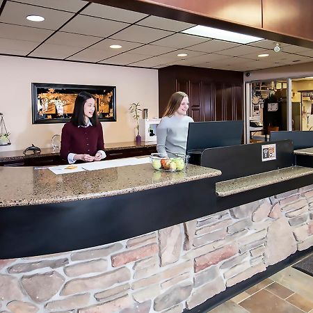 Dunvegan Inn & Suites Fairview Exterior photo