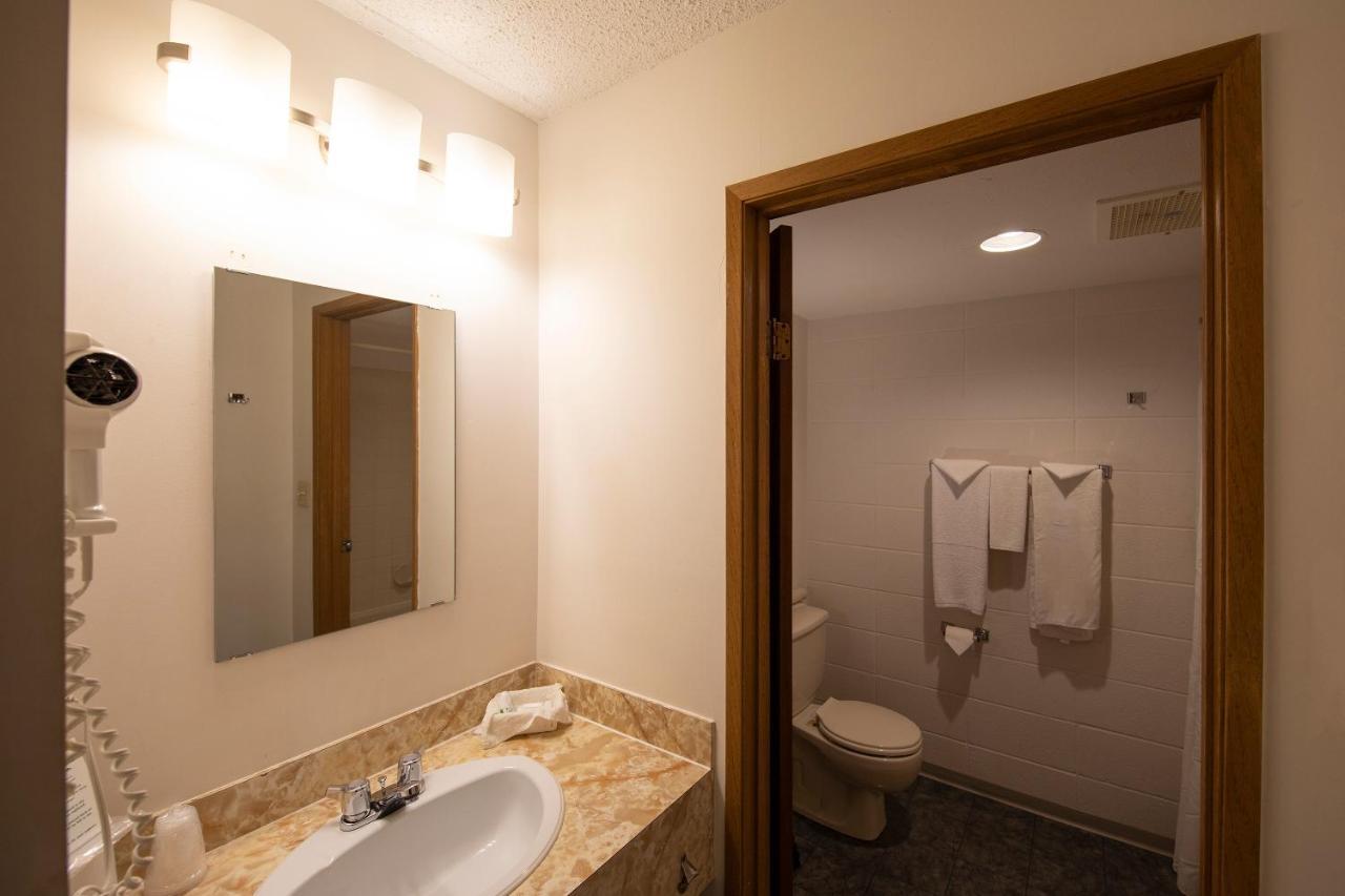 Dunvegan Inn & Suites Fairview Exterior photo