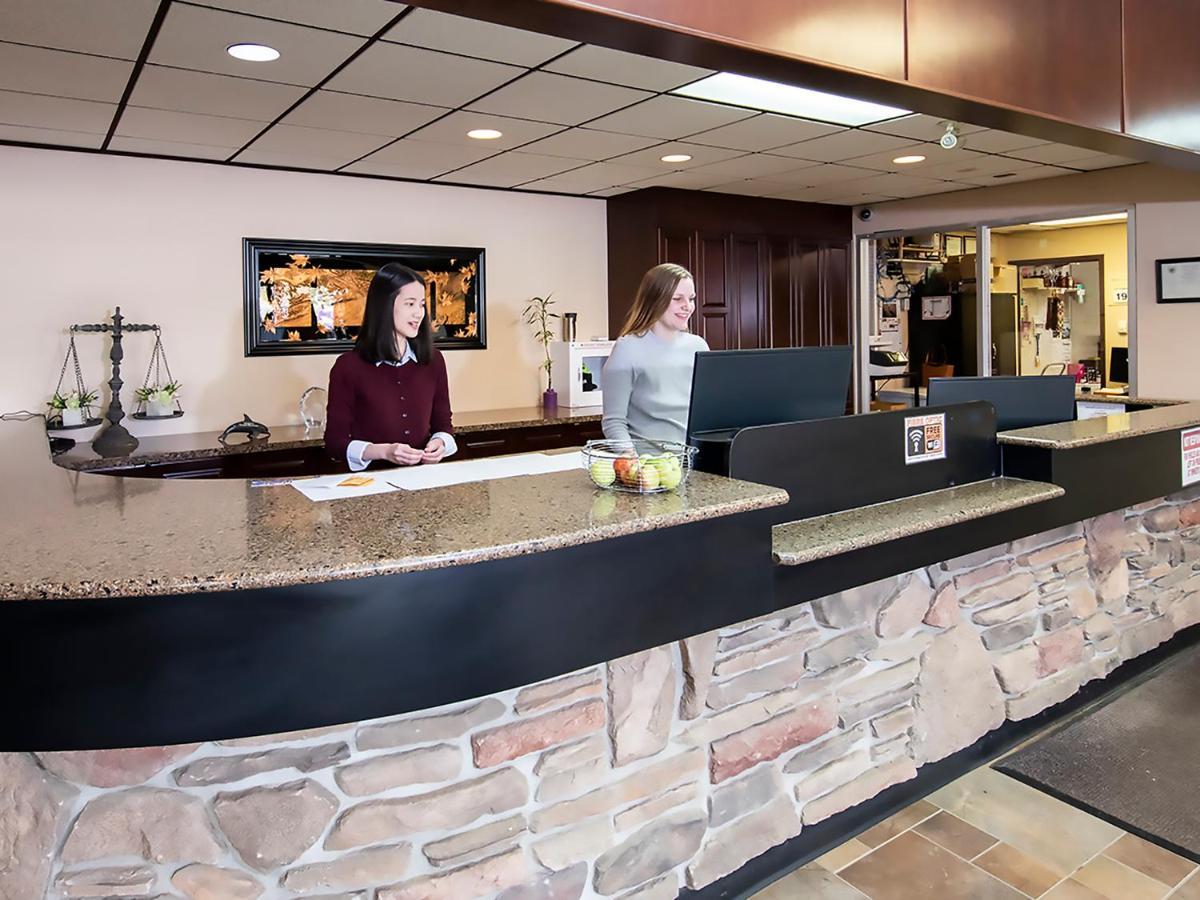 Dunvegan Inn & Suites Fairview Exterior photo