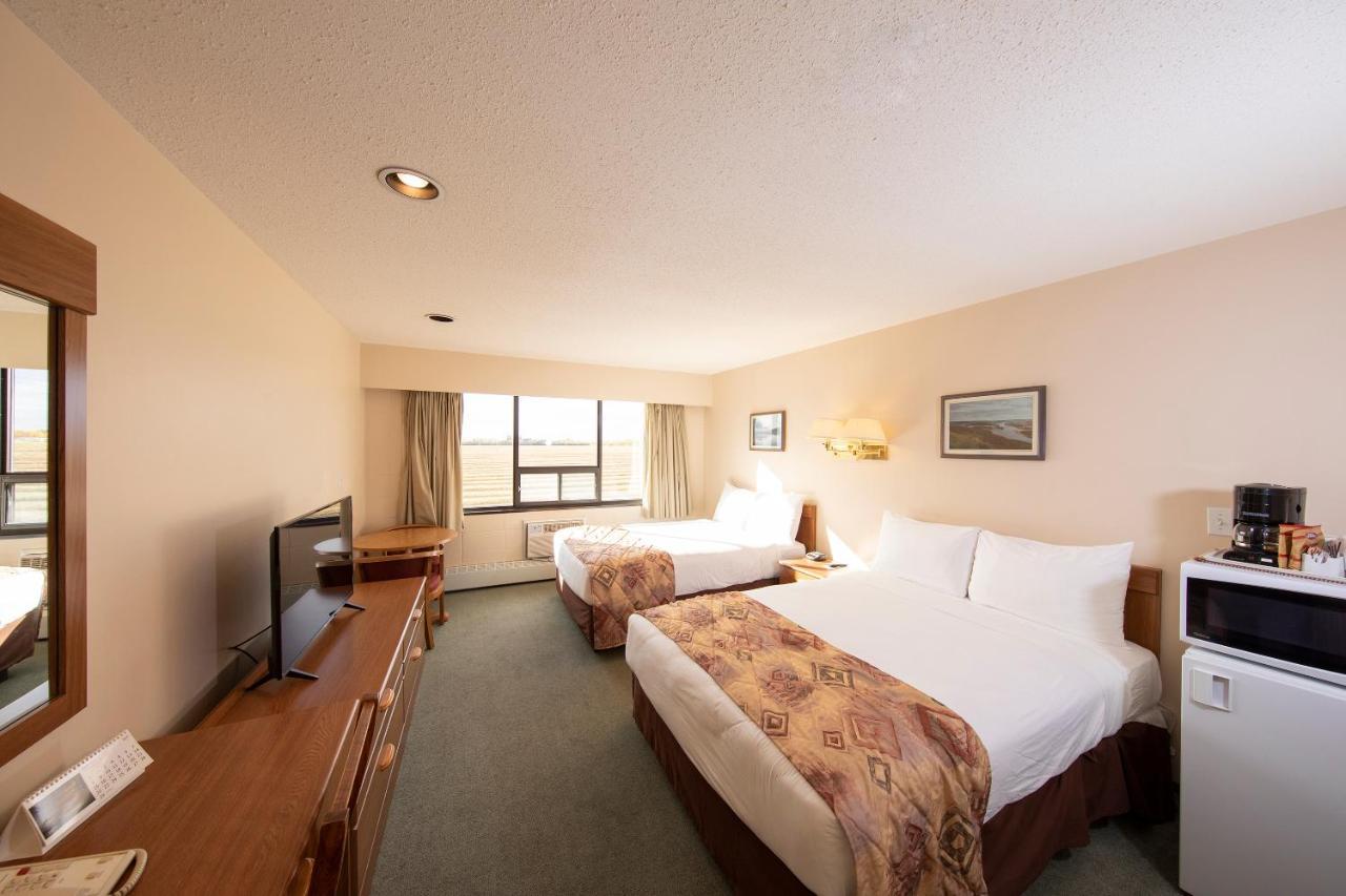 Dunvegan Inn & Suites Fairview Exterior photo