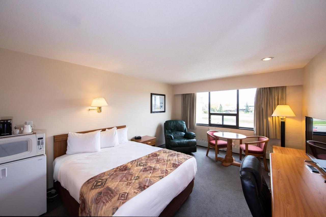 Dunvegan Inn & Suites Fairview Exterior photo