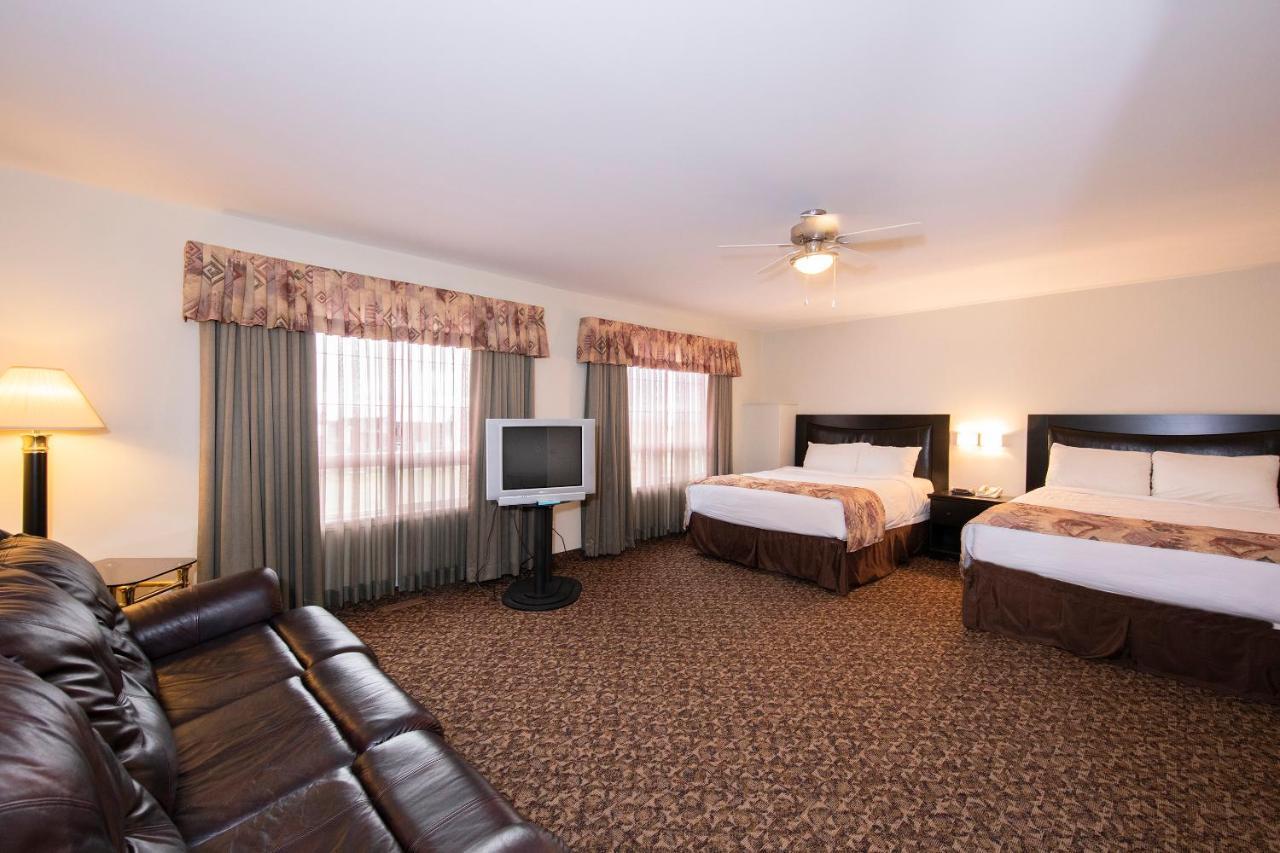 Dunvegan Inn & Suites Fairview Exterior photo